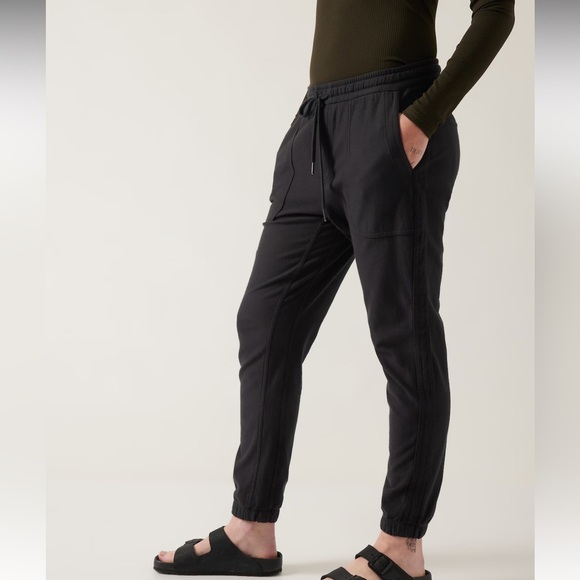 Athleta FARALLON Black Jogger Stretch Sweatpants Sz 2 - Picture 1 of 14